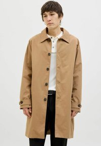 Короткое пальто