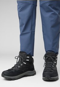 Походные ботинки