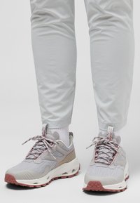 Походные ботинки