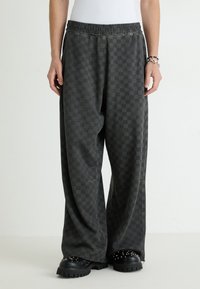 Спортивные штаны