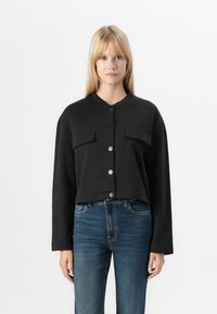 Блейзер с накладными карманами