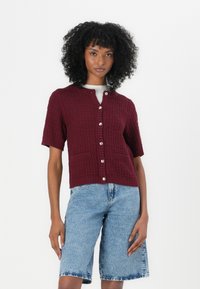 Вязаная кофта