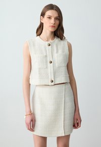 Короткая куртка