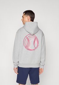 Спортивная кофта