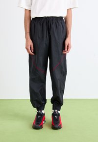 Спортивные штаны