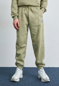 Спортивные штаны