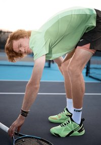 Теннисные кроссовки