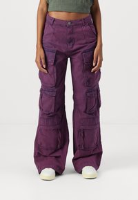 Брюки с накладными карманами