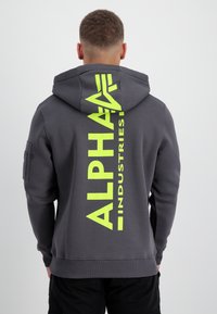 Пуловер с капюшоном