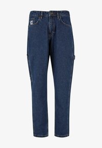 Узкие джинсы