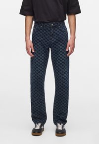 Прямые джинсы