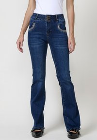 Клешеные брюки