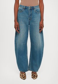 Джинсы Джинсы