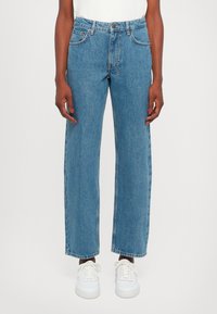 Свободные джинсы Свободные джинсы