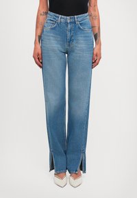 Джинсы Джинсы