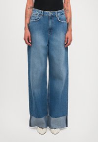 Джинсы Джинсы