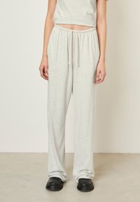 Спортивные штаны