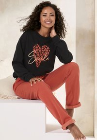 Спортивные штаны