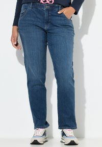 Свободные джинсы