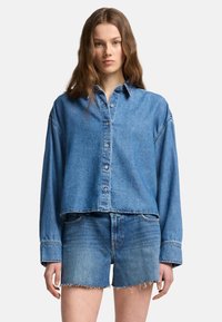 Джинсовая блузка