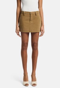 Юбка с накладными карманами