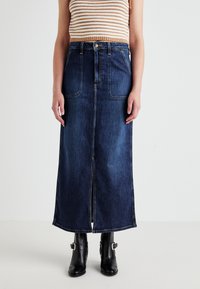 Юбка с накладными карманами