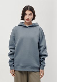 Пуловер с капюшоном