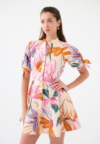 Короткое платье