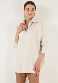 Длинный пуловер