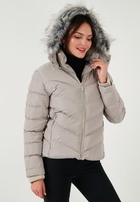 Зимняя куртка