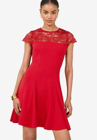 Короткое платье