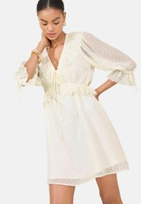 Короткое платье