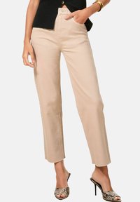 Узкие брюки