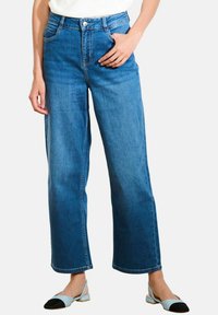 Короткие джинсы Короткие джинсы