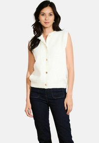 Вязаный жилет