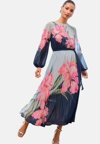 Длинное платье