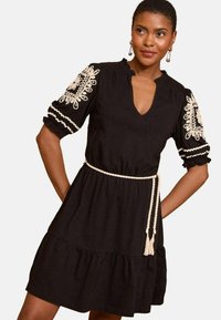 Короткое платье