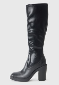 Высокие сапоги