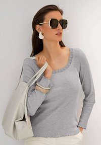 Лонгслив Лонгслив