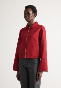 Джинсовая куртка