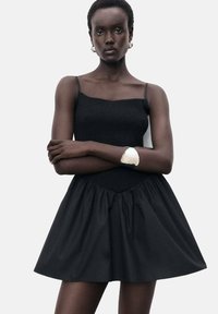 Короткое платье