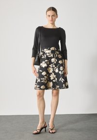 Коктейльное платье