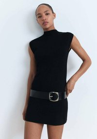 Вязаное платье