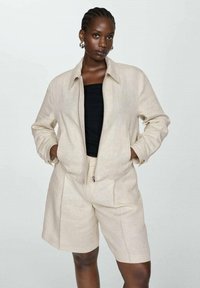 Короткая куртка