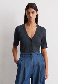 Вязаная кофта