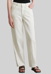 Свободные джинсы Свободные джинсы