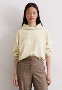 Пуловер с капюшоном