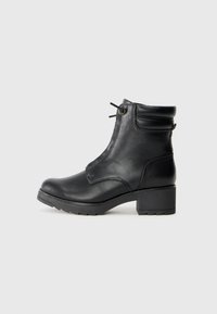 Ботинки на шнуровке