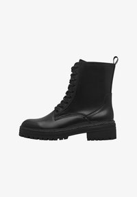 Ботинки на шнуровке