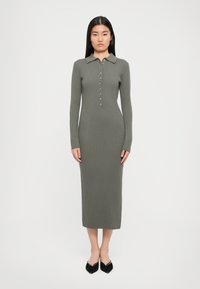 Вязаное платье